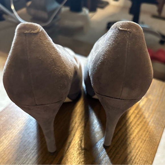 3.5” heel, perfect for dress up or down; true to size - Picture 3 of 4